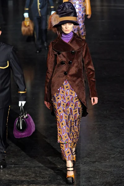 Look 24
